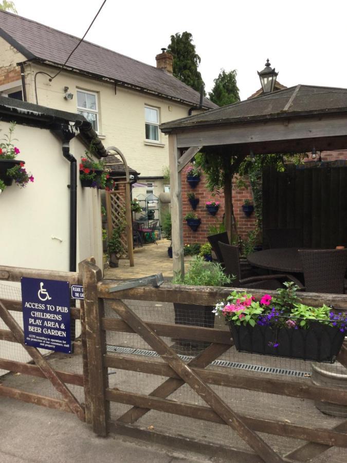 The Bell Inn Солсбъри Екстериор снимка