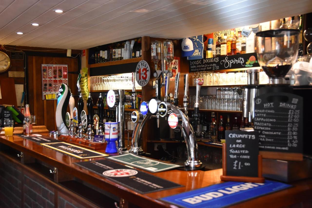 The Bell Inn Солсбъри Екстериор снимка