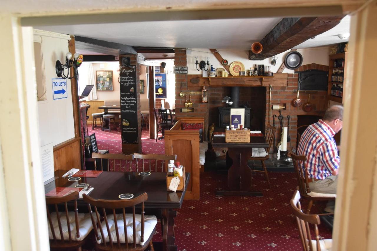 The Bell Inn Солсбъри Екстериор снимка
