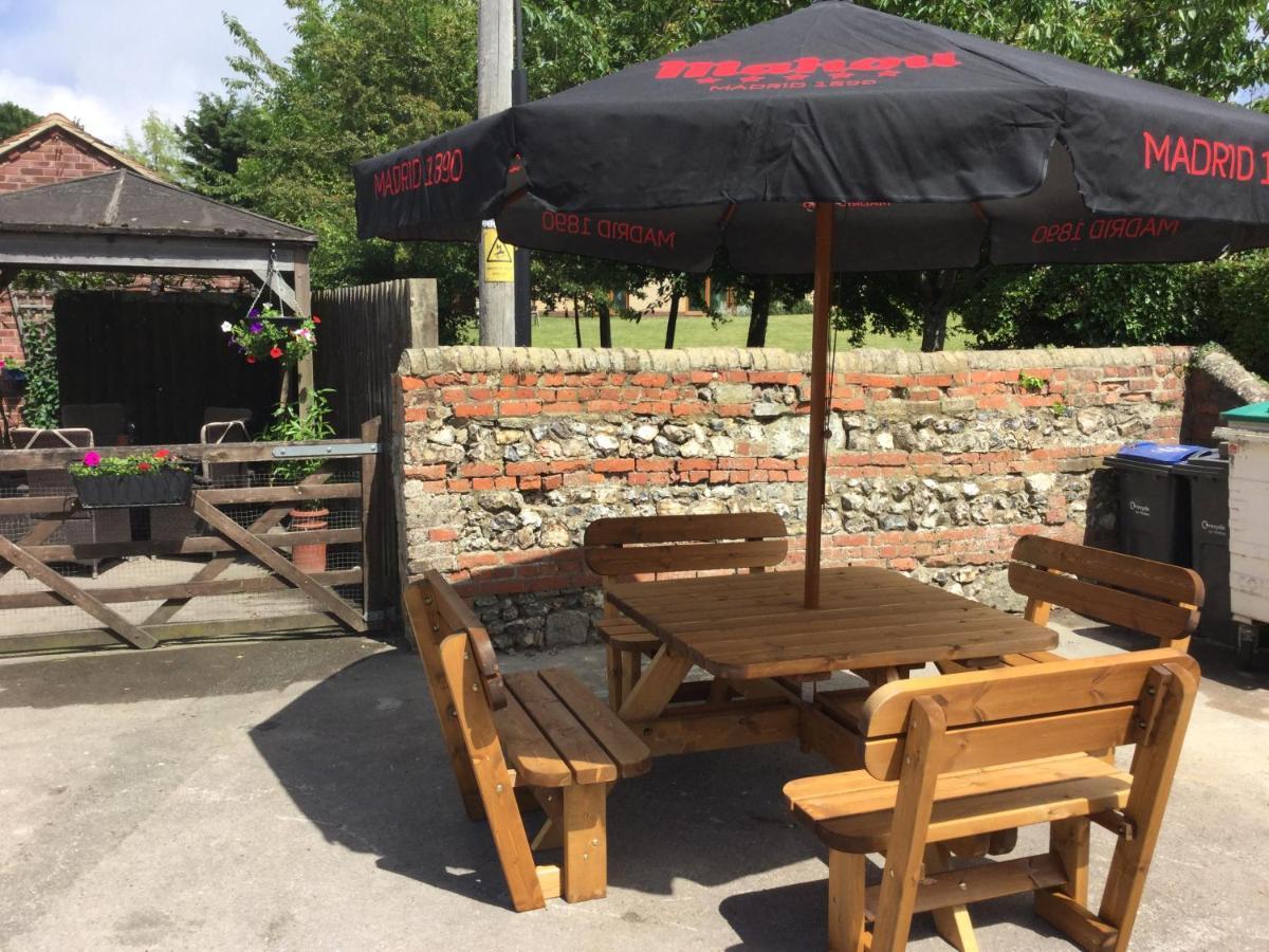 The Bell Inn Солсбъри Екстериор снимка