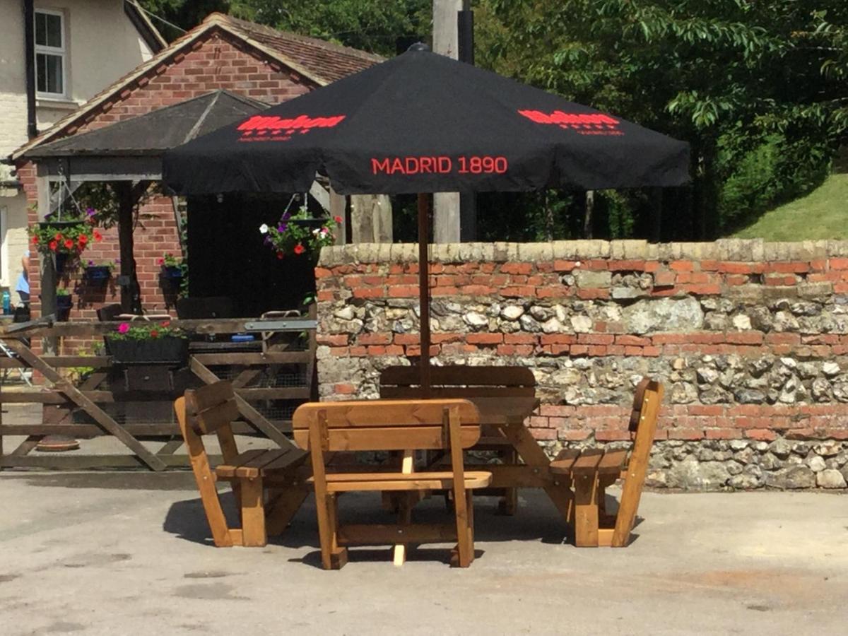 The Bell Inn Солсбъри Екстериор снимка
