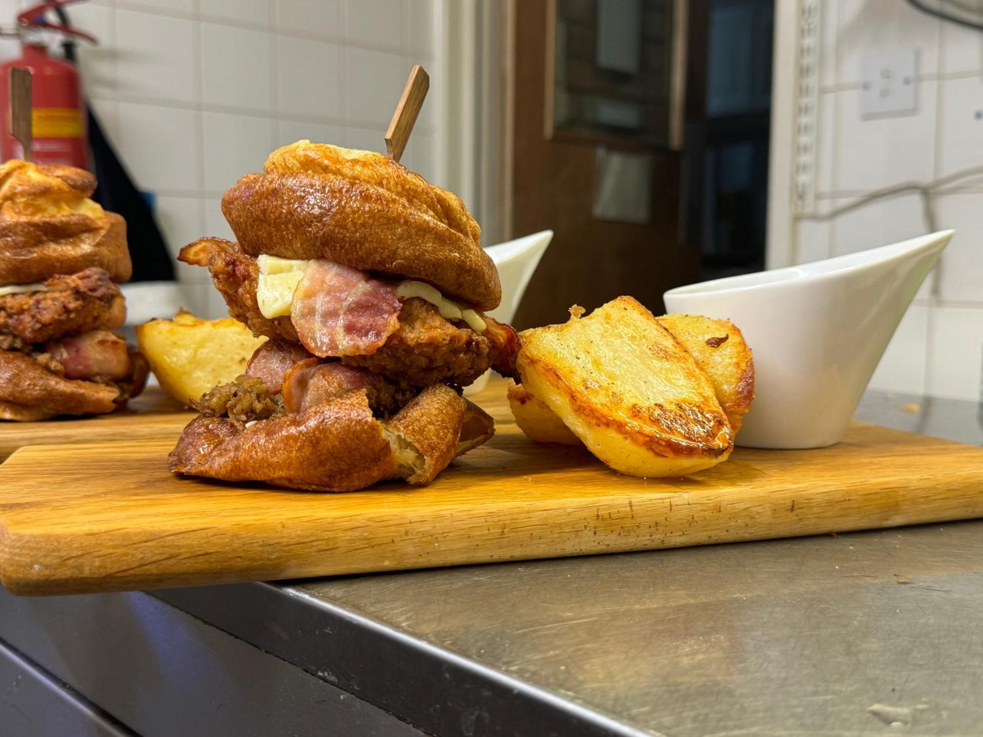 The Bell Inn Солсбъри Екстериор снимка